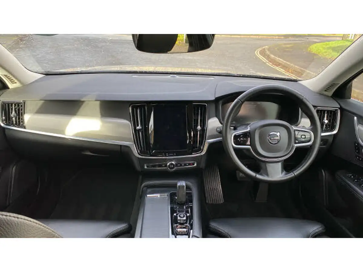 2021-volvo-v90-20-b4-momentum-big-19