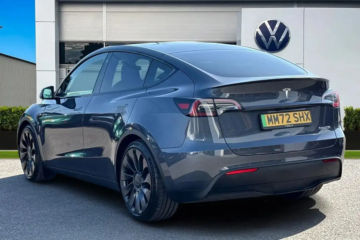 2022-tesla-model-y-e-performance-big-1