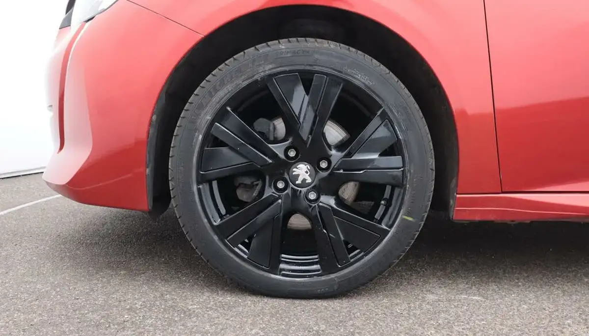 2020-peugeot-208-12-puretech-allure-100bhp-eat8-big-18