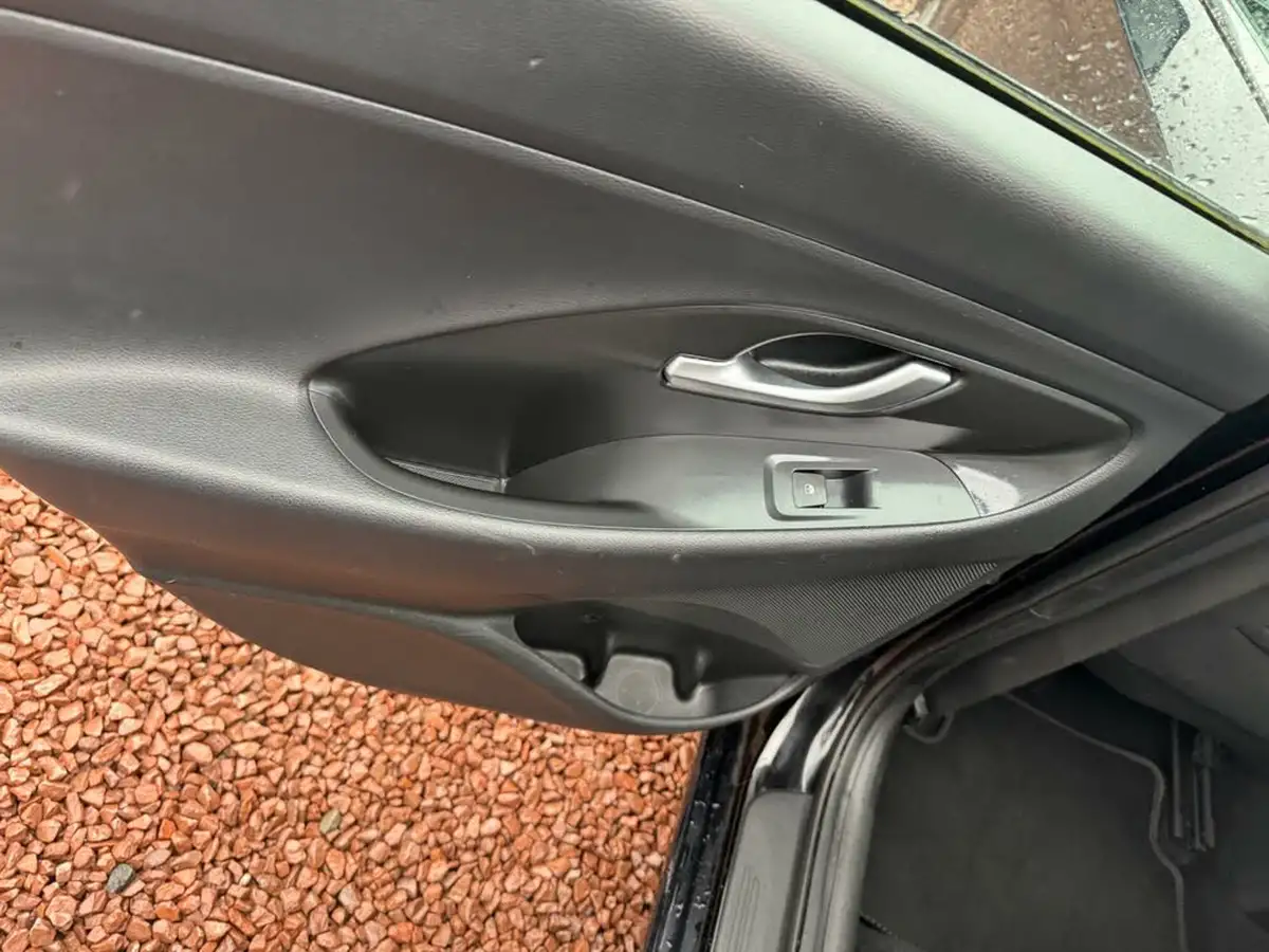 2018-hyundai-i30-10-t-gdi-se-nav-hatchback-big-14