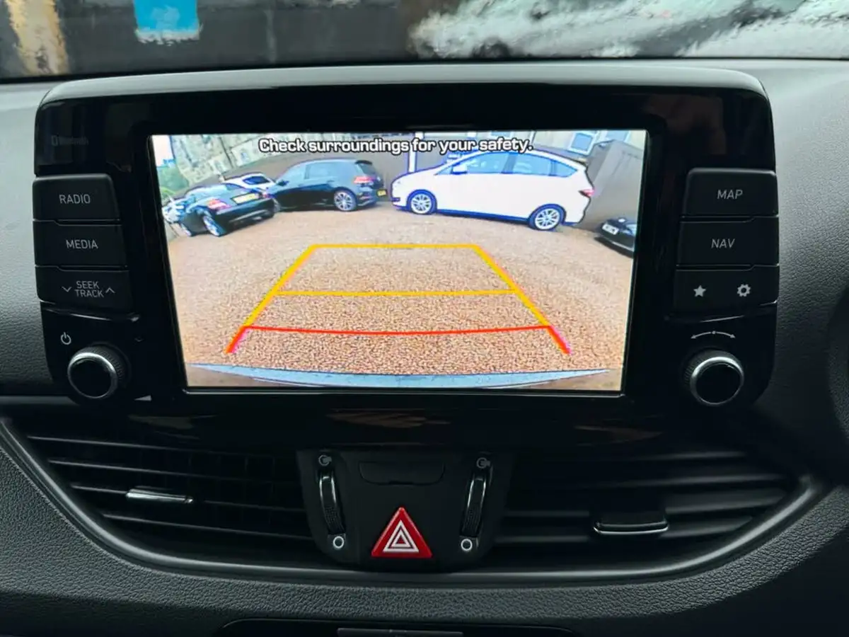 2018-hyundai-i30-10-t-gdi-se-nav-hatchback-big-42