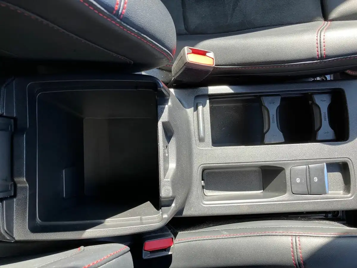 2023-ford-focus-23t-st-hatchback-big-38