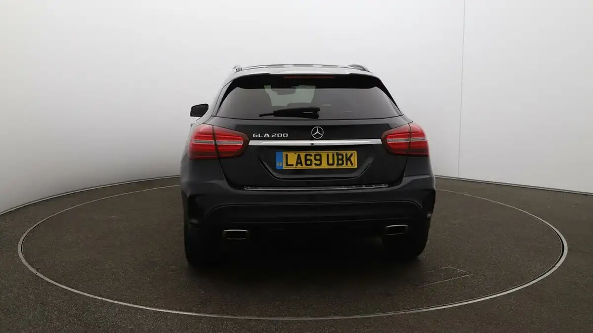 2020-mercedes-benz-gla-class-16-gla-200-amg-line-edition-plus-7g-dct-big-6