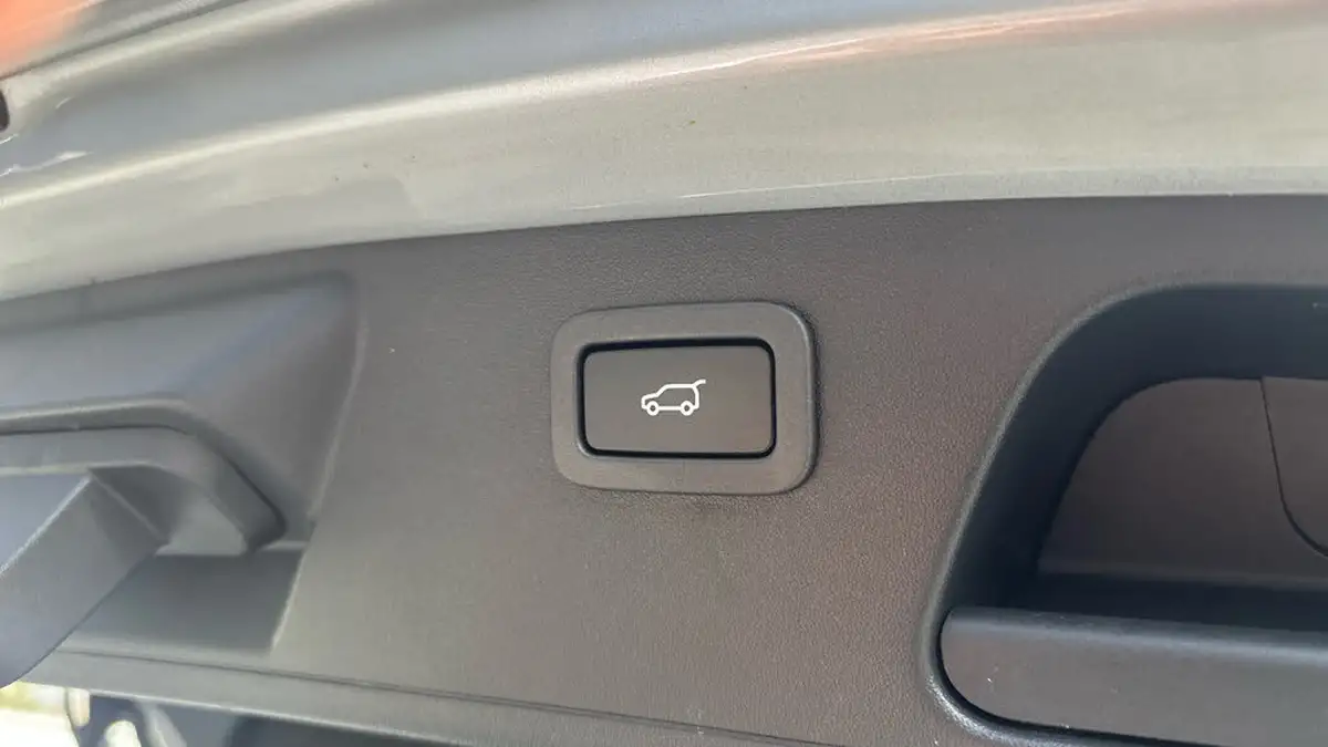 2018-jaguar-e-pace-20-i4-r-dynamic-se-249ps-big-19