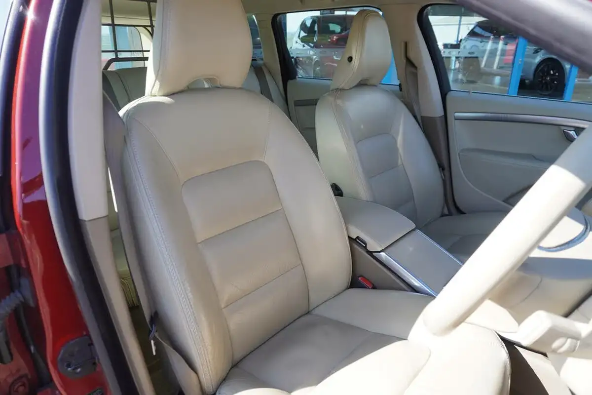 2011-volvo-xc70-24td-d5-se-lux-215bhp-geartronic-big-7