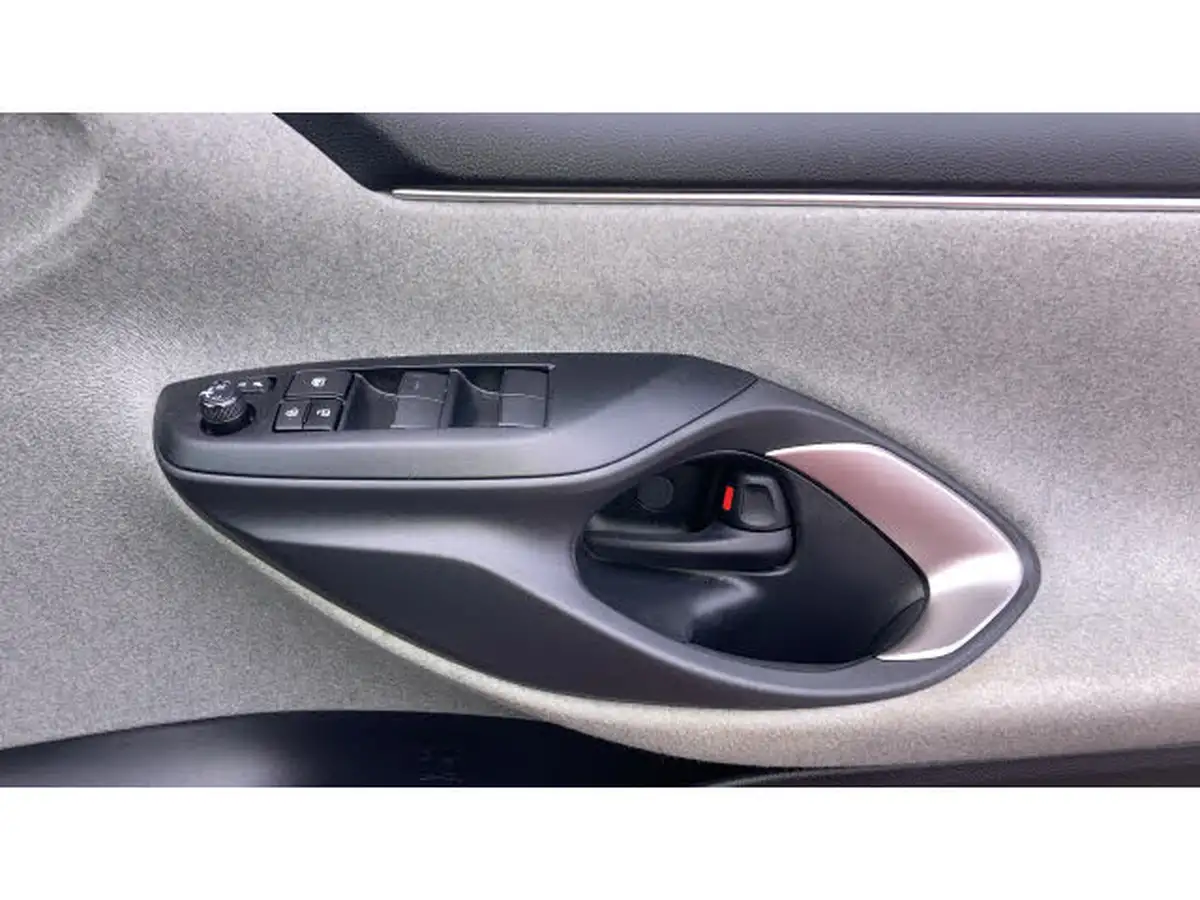 2022-toyota-yaris-15-vvt-i-excel-big-27