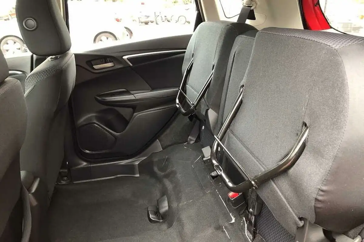 2019-honda-jazz-13-i-vtec-se-cvt-big-20