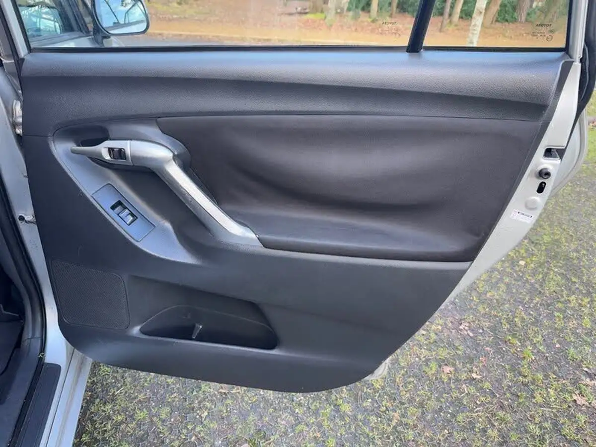2012-toyota-verso-20td-tr-big-47