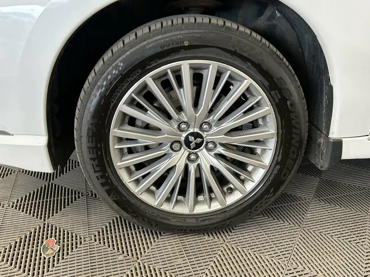 2019-mitsubishi-outlander-24-4h-phev-big-24