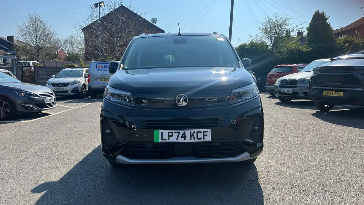 2024-vauxhall-combo-life-e-ultimate-xl-7st-big-7