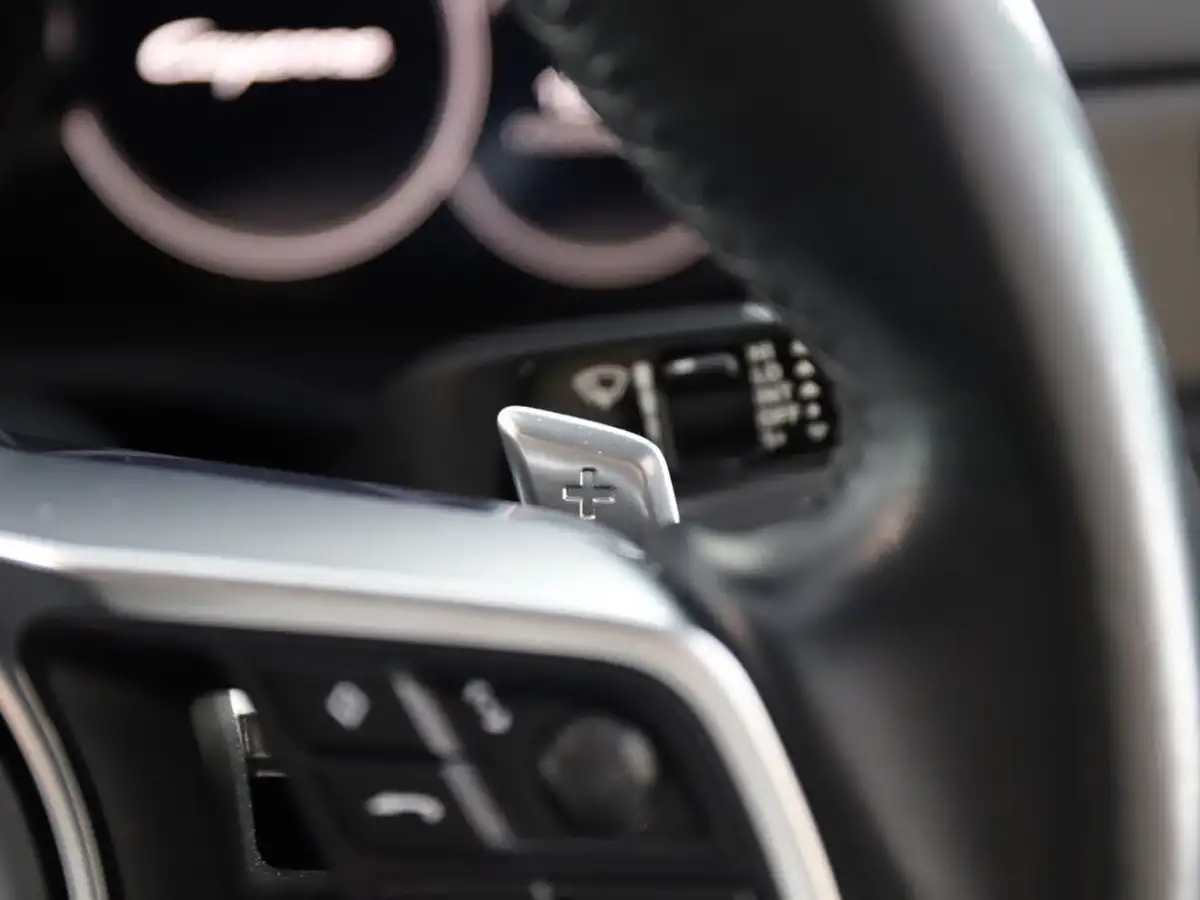 2020-porsche-cayenne-30-v6-coupe-big-23