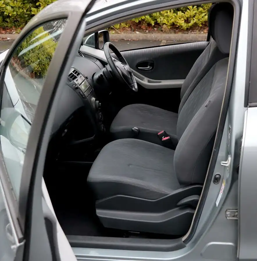 2009-toyota-yaris-133-tr-5d-mmt-big-13