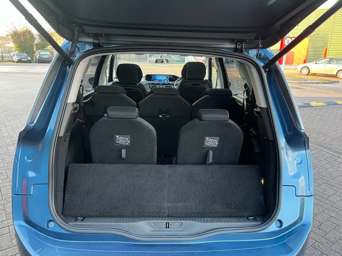 2015-citroen-grand-c4-picasso-16bluehdi-exclusive-eat6-big-26