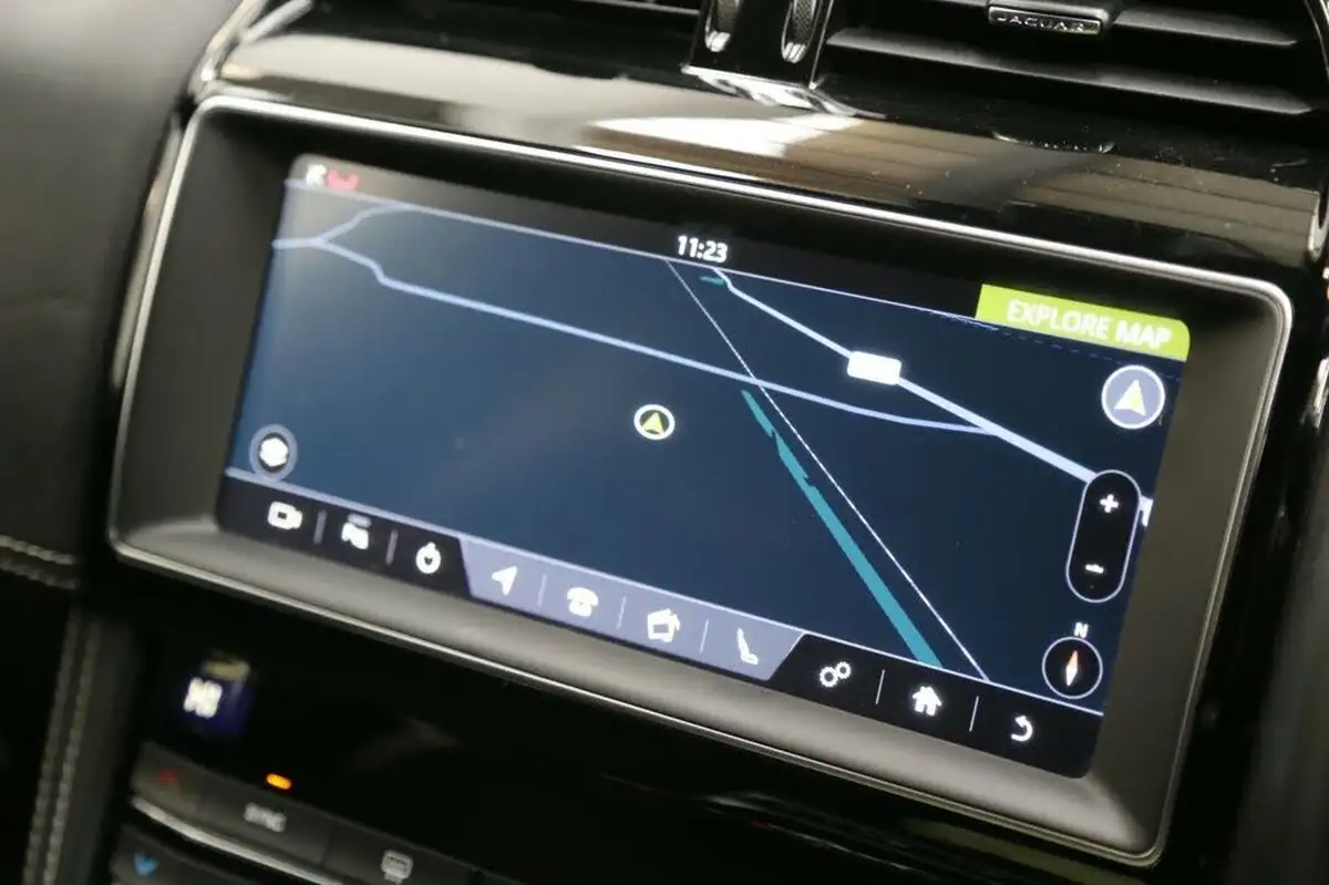 2019-jaguar-f-pace-20-i4d-r-sport-180ps-ss-auto-big-15