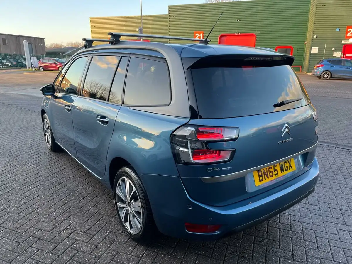 2015-citroen-grand-c4-picasso-16bluehdi-exclusive-eat6-big-3
