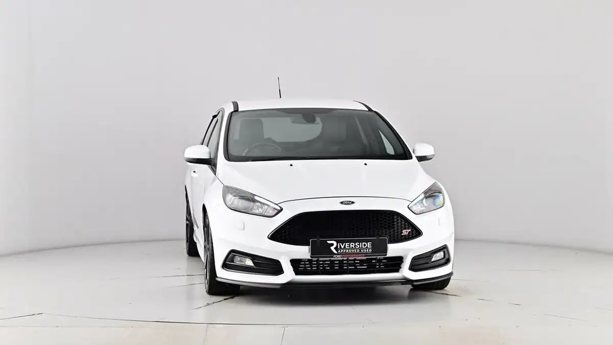 2015-ford-focus-20t-st3-hatchback-big-52