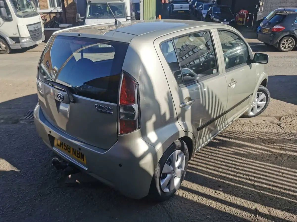 2009-daihatsu-sirion-13-s-big-18