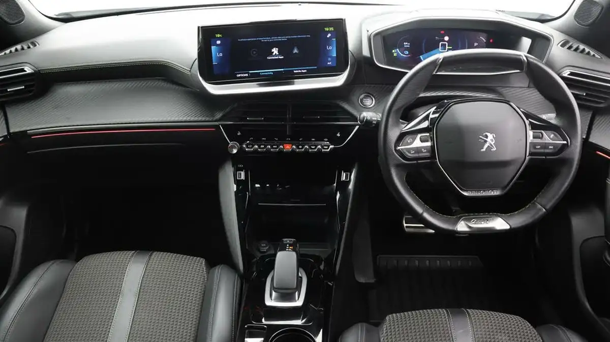 2021-peugeot-2008-suv-e-gt-big-12