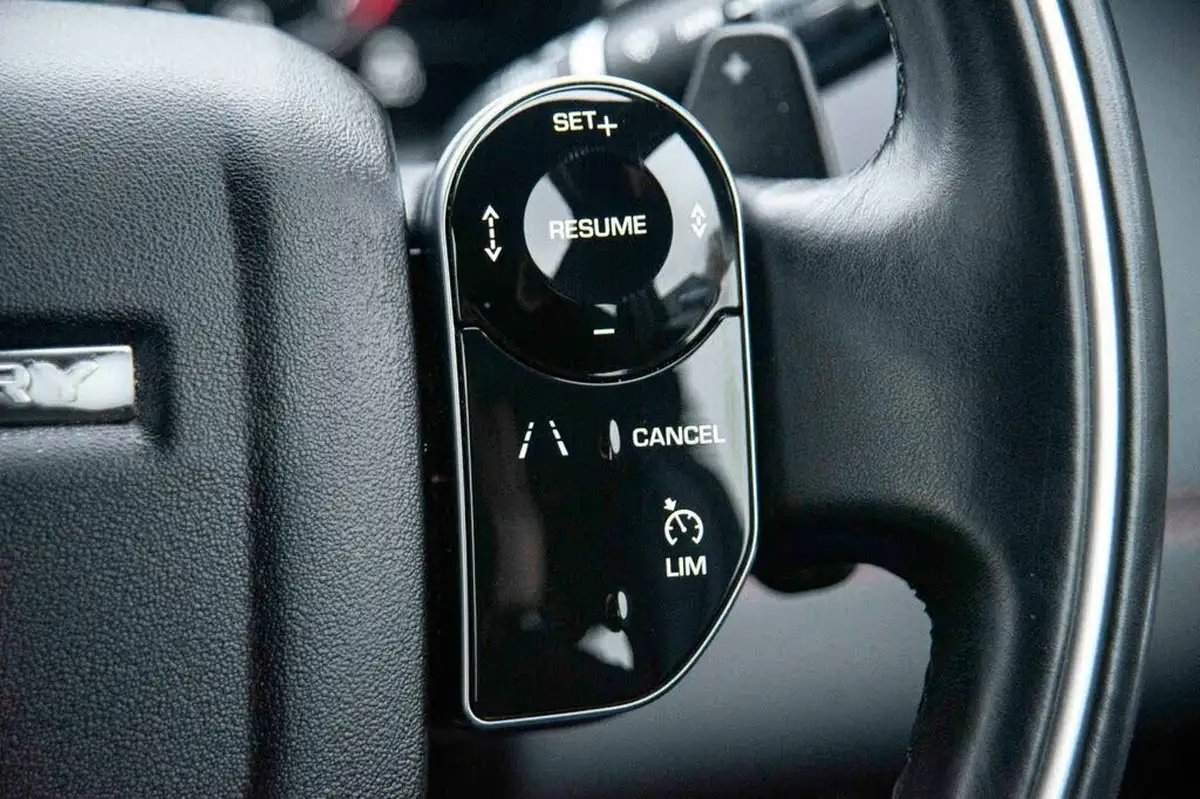 2020-land-rover-discovery-sport-15-p300e-r-dynamic-se-309ps-1498cc-big-10