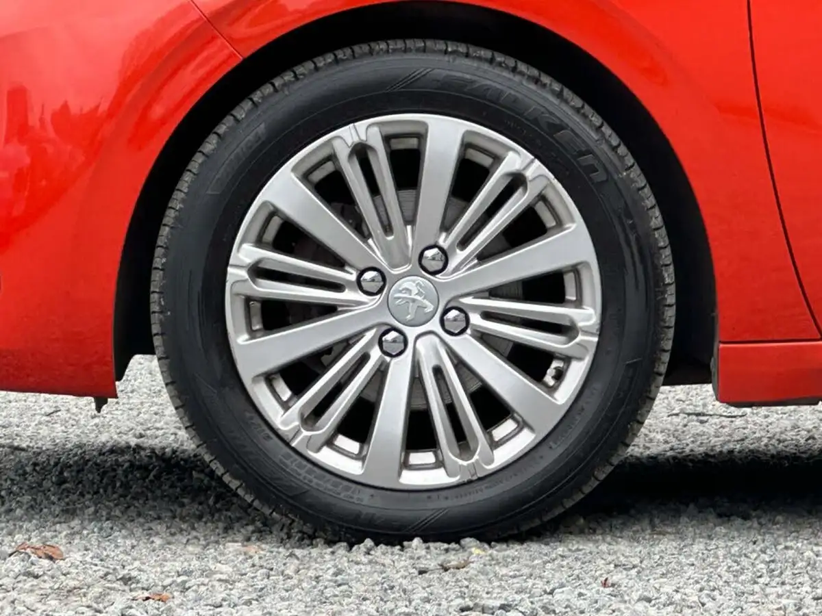 2017-peugeot-208-12-puretech-allure-82bhp-5d-big-26