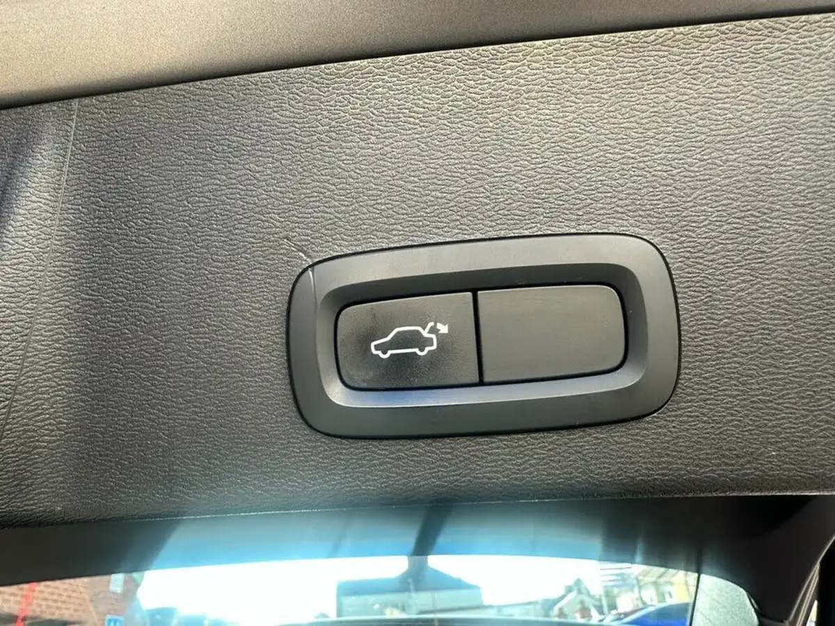 2019-volvo-xc40-20td-d3-inscription-geartronic-big-26