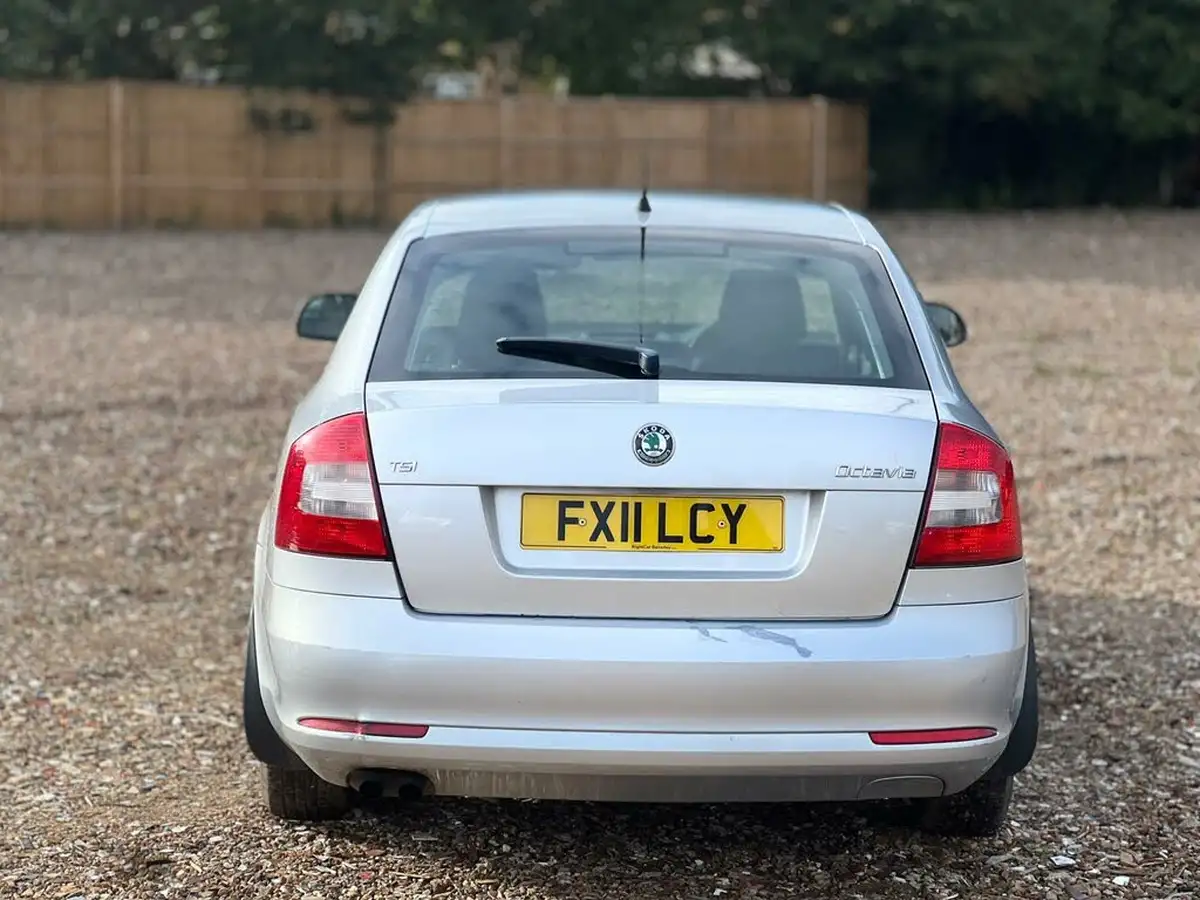 2011-skoda-octavia-14-122bhp-s-hatchback-big-8