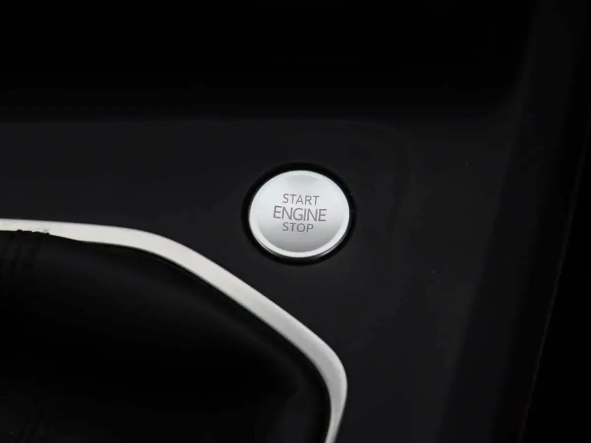 2020-volkswagen-golf-20tdi-life-hatchback-big-20