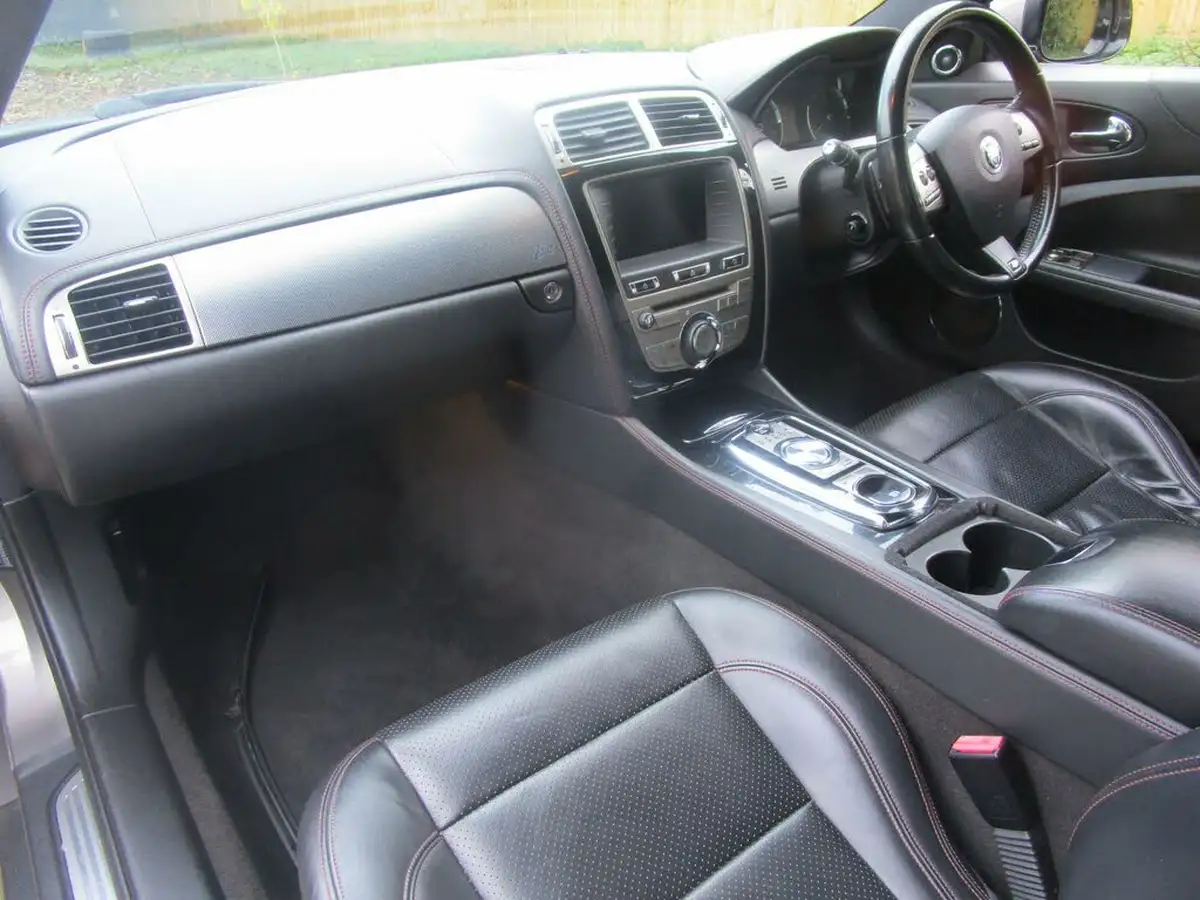 2010-jaguar-xkr-50-coupe-big-22