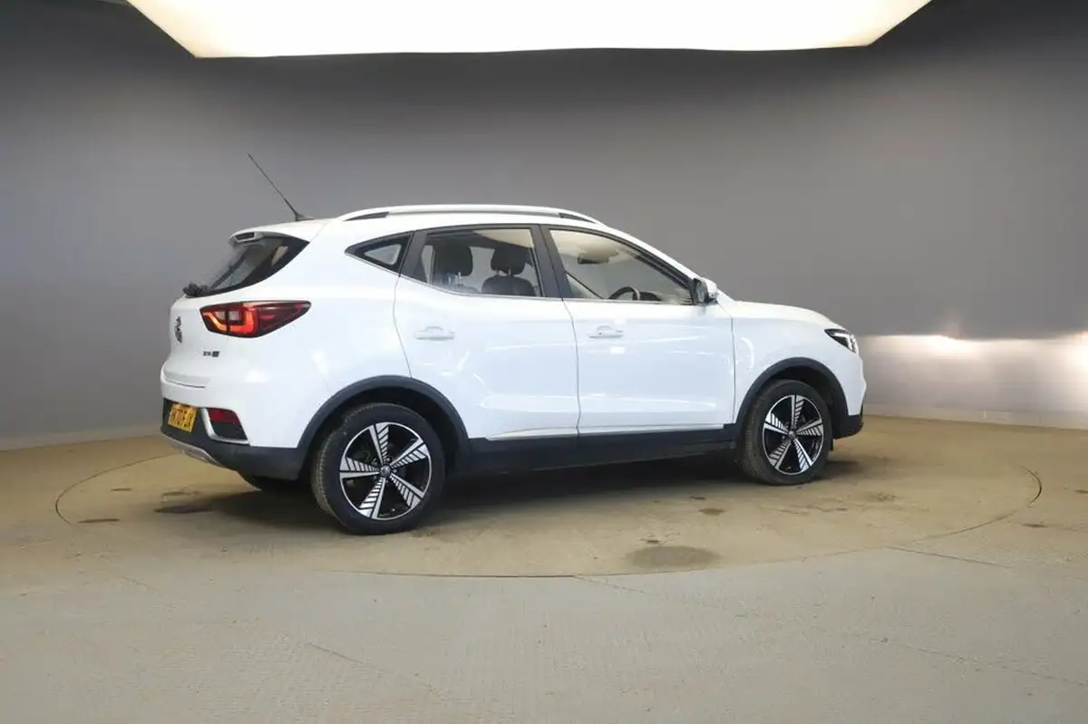 2020-mg-zs-suv-e-exclusive-ev-big-5