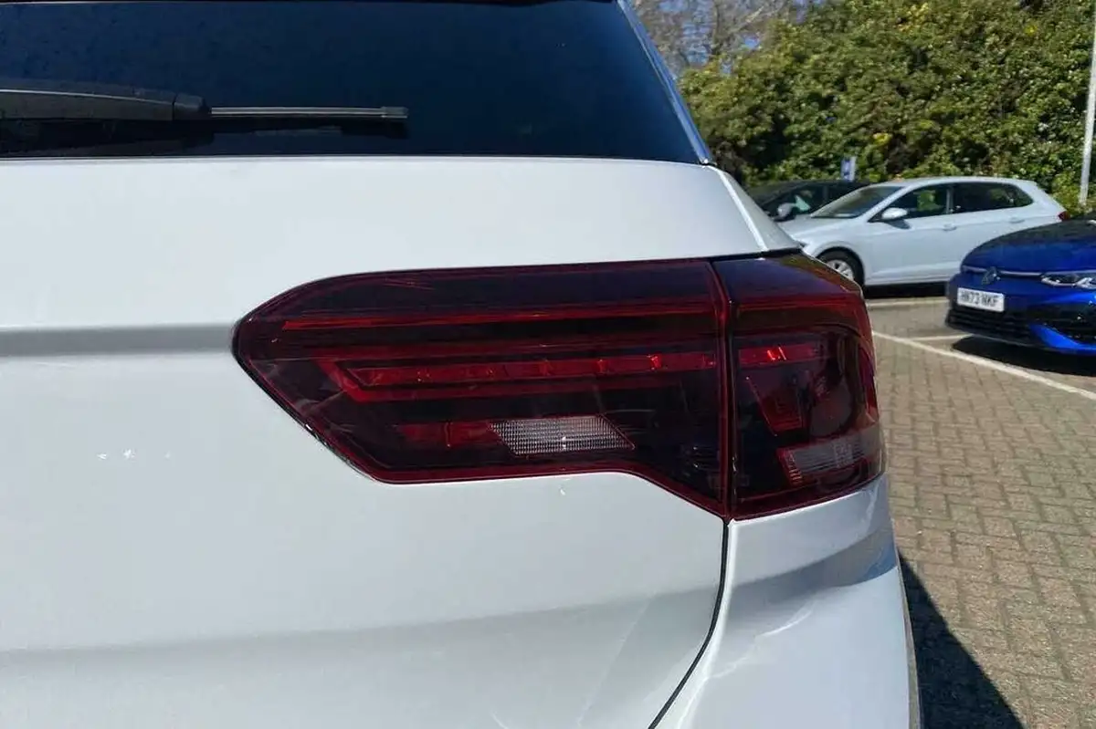 2022-volkswagen-t-roc-15-tsi-r-line-hatchback-5d-dsg-big-18