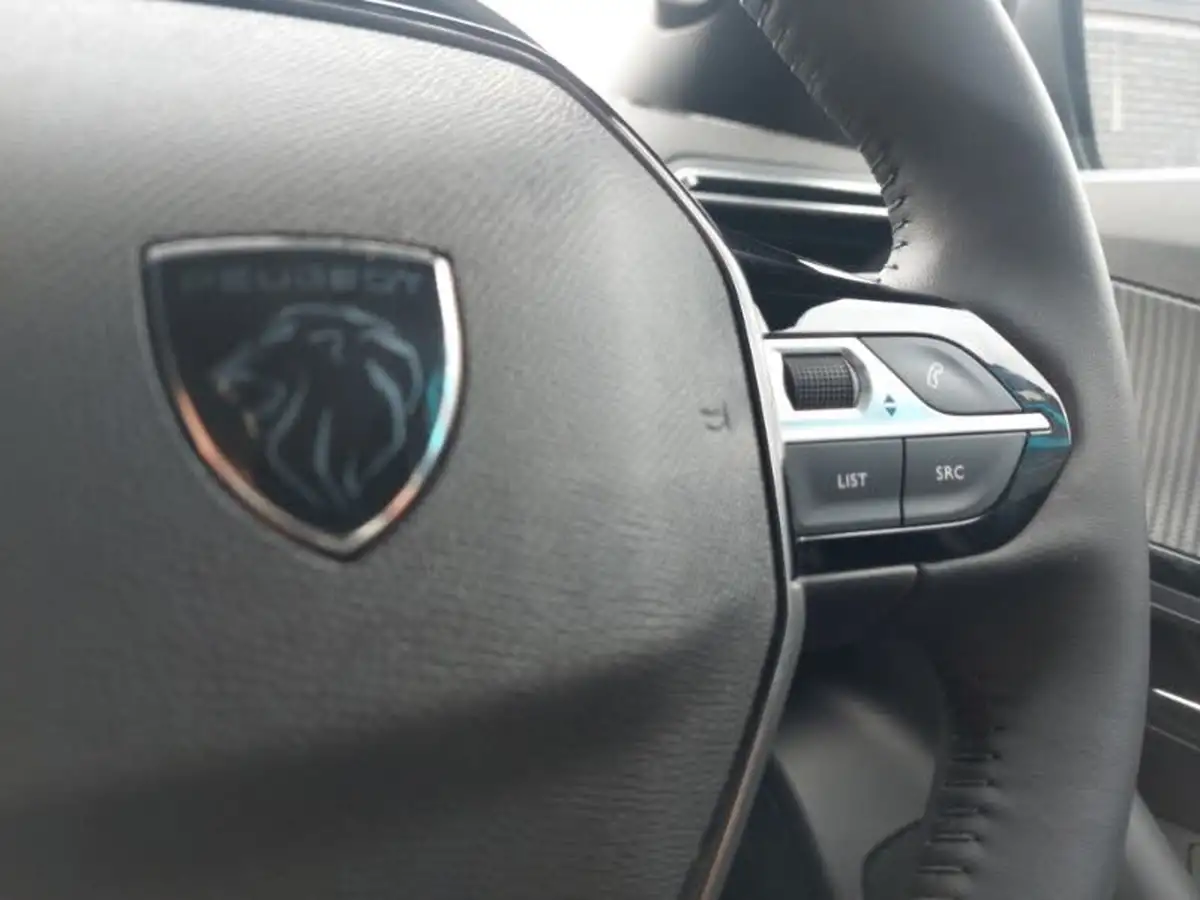 2024-peugeot-2008-suv-12-puretech-allure-130ps-big-15