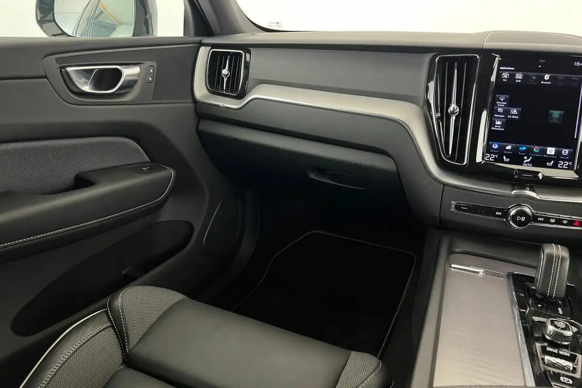 2021-volvo-xc60-20td-b5-r-design-big-30