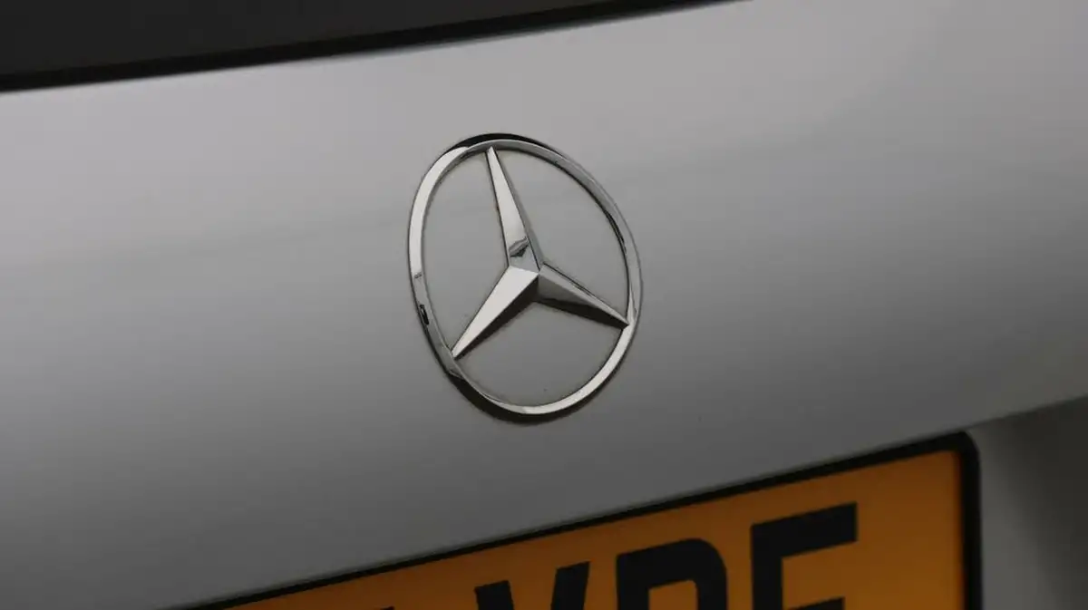 2022-mercedes-benz-b-class-13-b200-amg-line-premium-edition-big-21