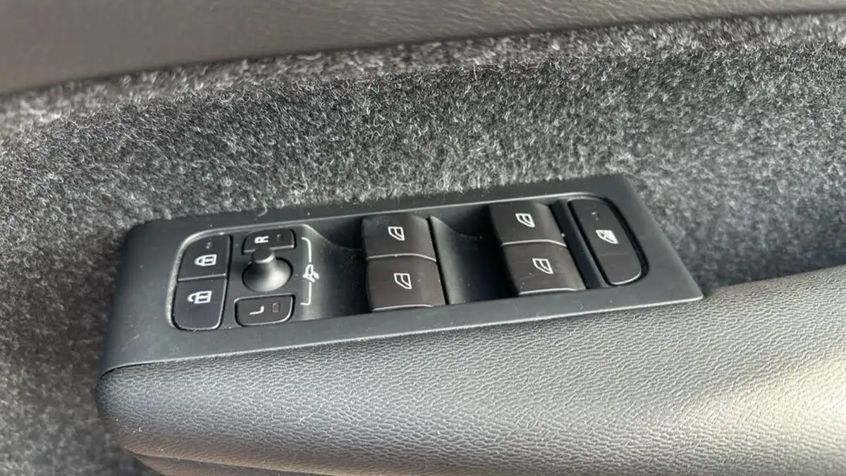 2019-volvo-xc40-20td-d3-inscription-pro-awd-geartronic-big-36