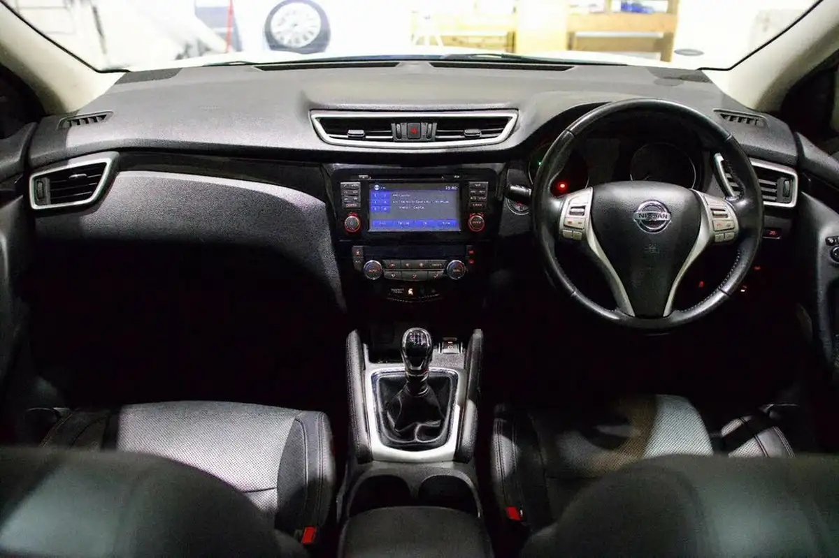 2015-nissan-qashqai-16dci-tekna-big-9