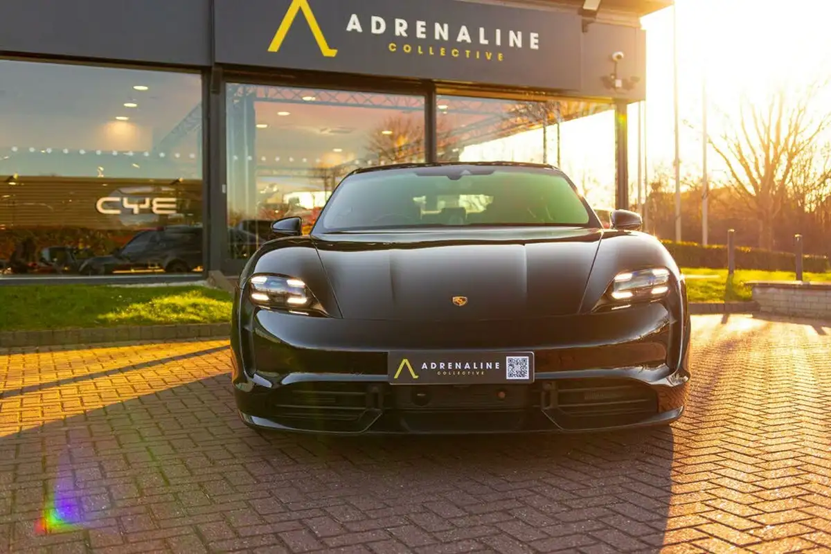 2021-porsche-taycan-e-turbo-s-big-12