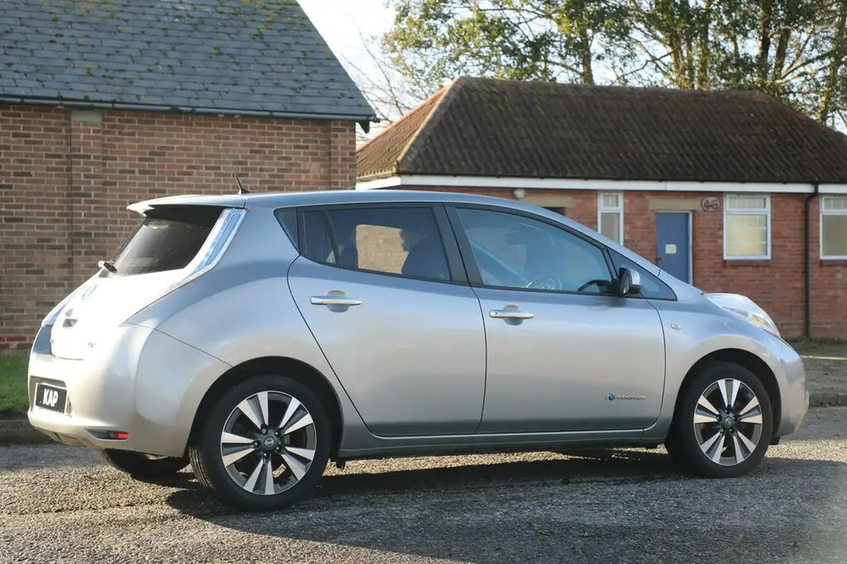 2017-nissan-leaf-e-tekna-80kw-30kwh-big-6