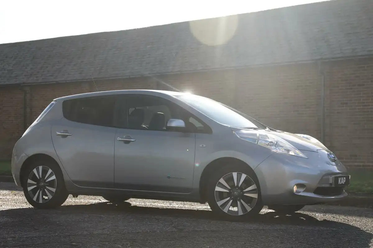 2017-nissan-leaf-e-tekna-80kw-30kwh-big-3