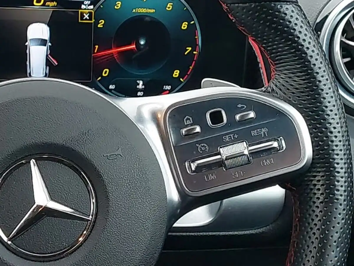 2023-mercedes-benz-glb-class-13-glb200-amg-line-premium-big-10
