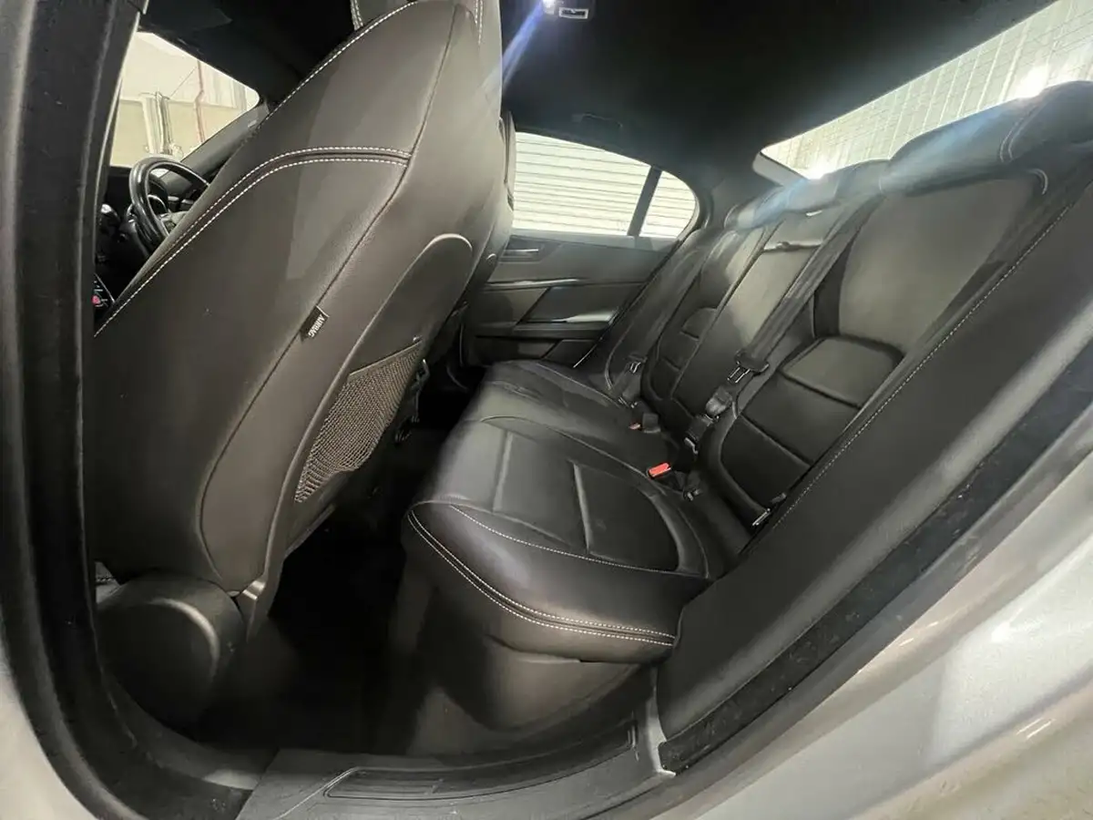 2016-jaguar-xe-30-s-big-12