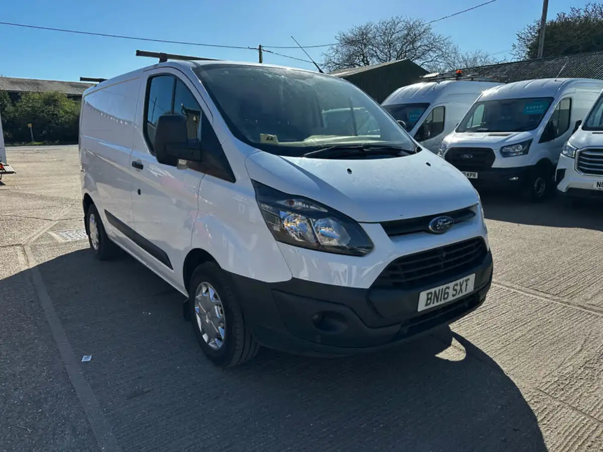 2015-ford-transit-custom-22tdci-270-l1h1-100ps-econetic-panel-van-big-1