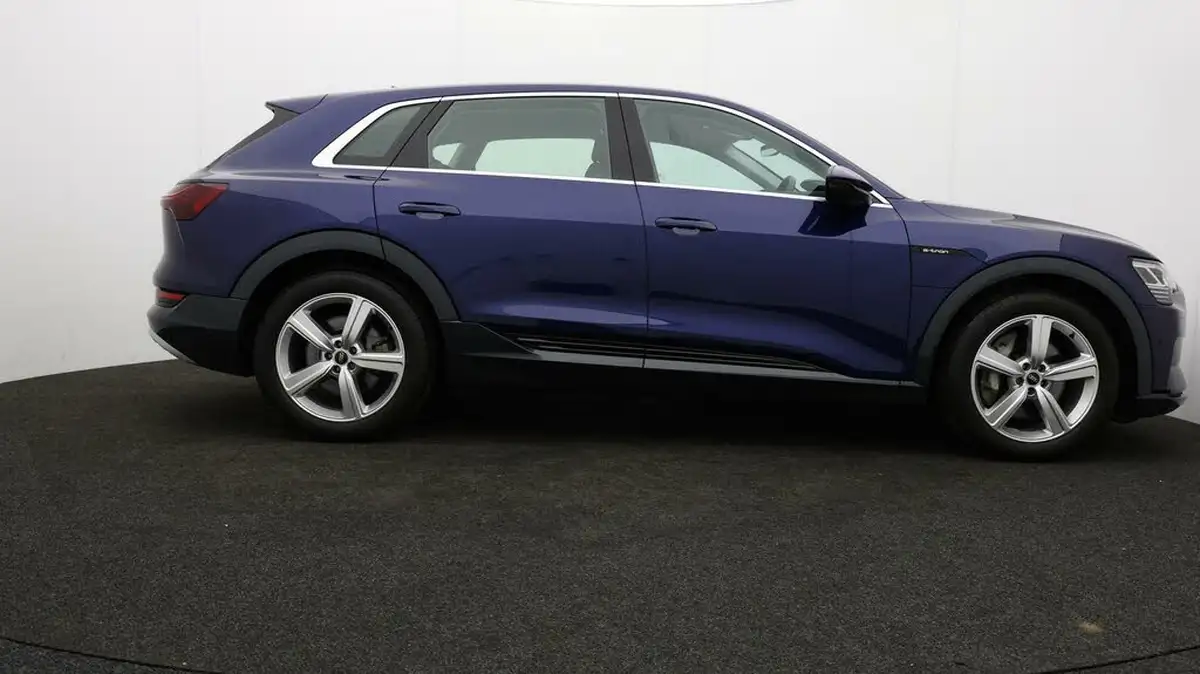 2022-audi-e-tron-50e-technik-station-wagon-big-7
