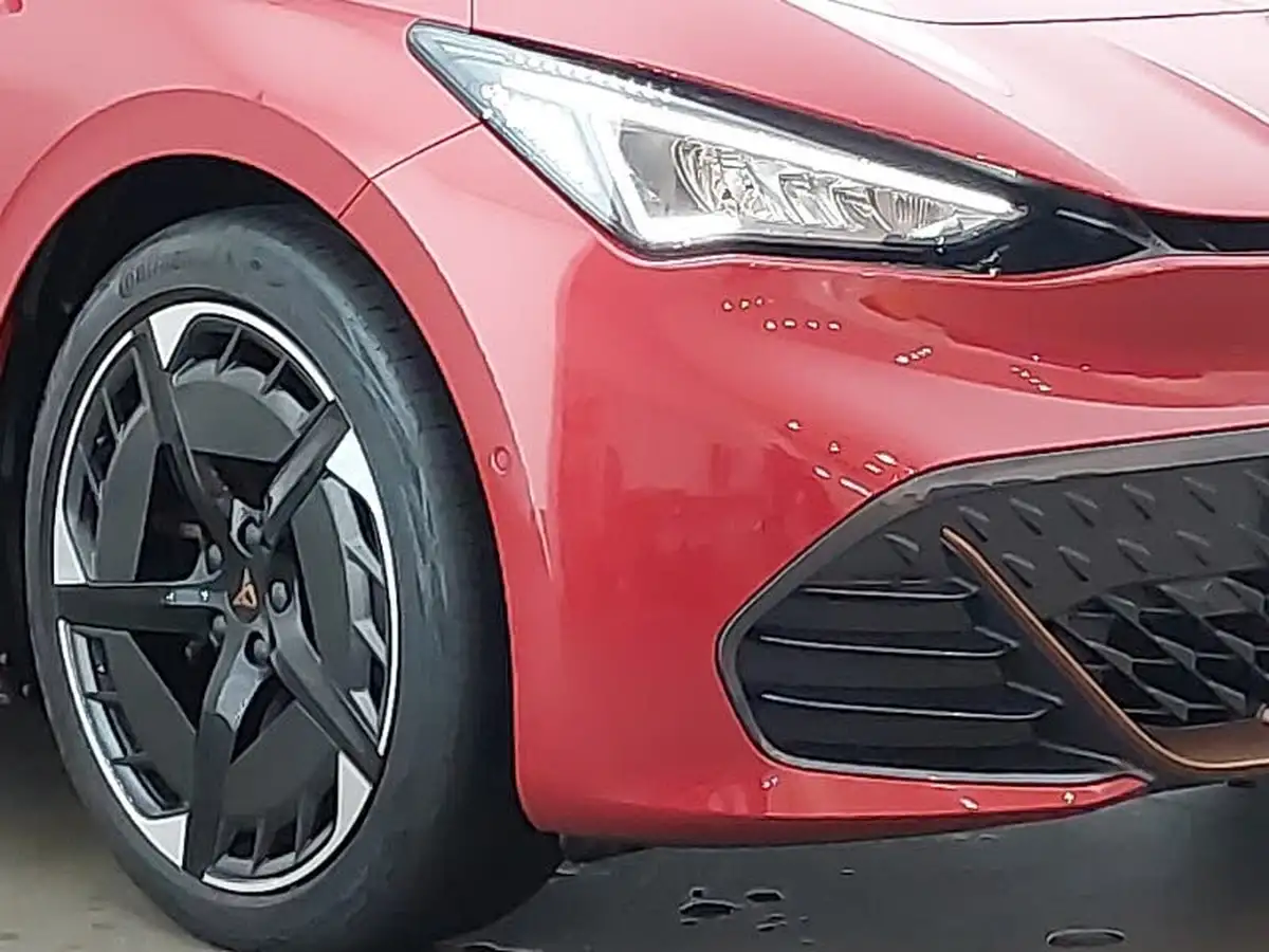 2022-cupra-born-e-v3-204ps-58kwh-big-8