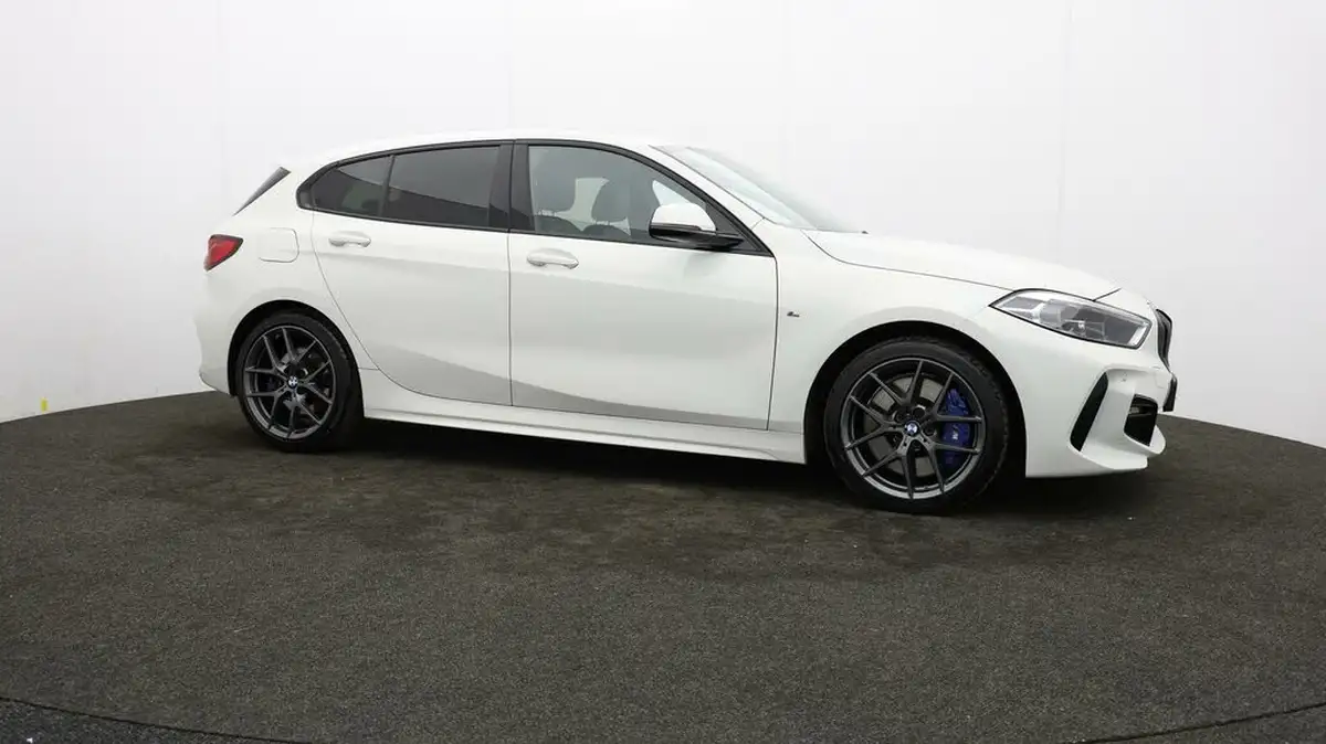 2021-bmw-1-series-20td-118d-m-sport-lcp-big-35