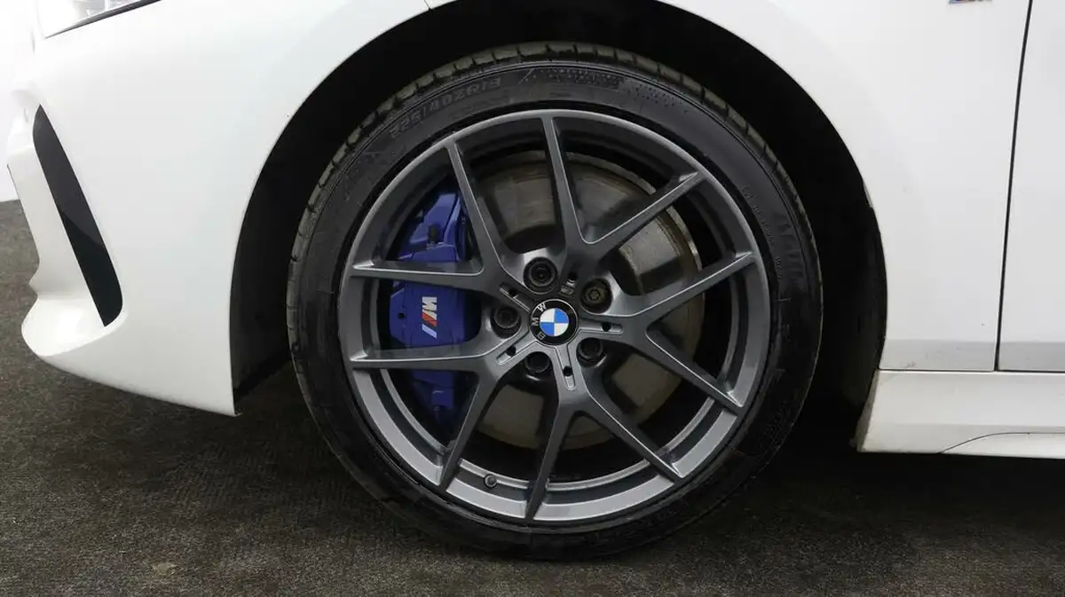 2021-bmw-1-series-20td-118d-m-sport-lcp-big-17