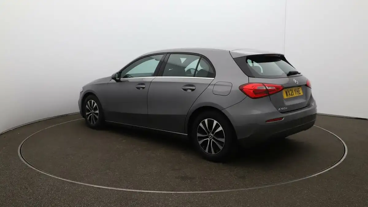 2021-mercedes-benz-a-class-15d-a180d-se-7g-dct-big-54