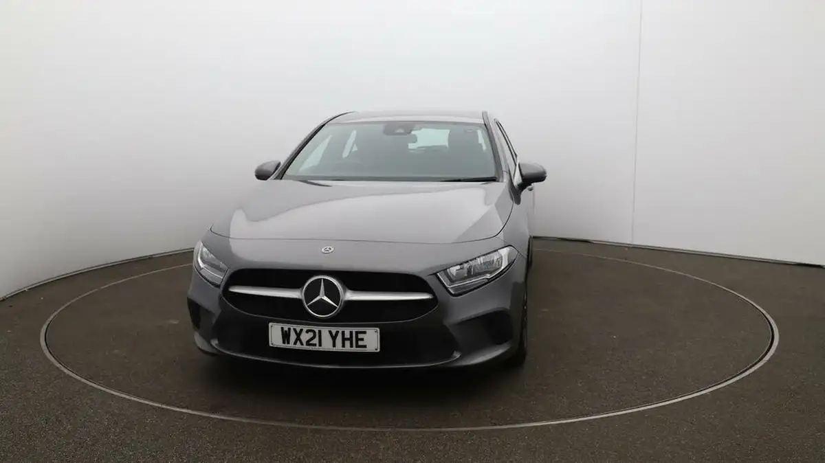 2021-mercedes-benz-a-class-15d-a180d-se-7g-dct-big-30