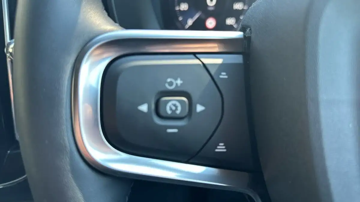 2021-volvo-xc40-15-t5-inscription-pro-258bhp-big-17