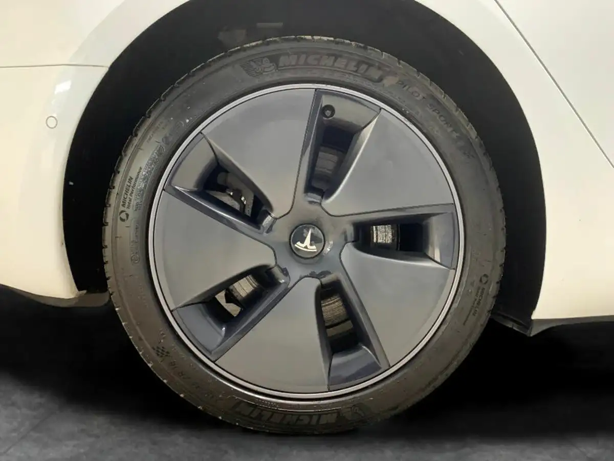 2022-tesla-model-3-e-long-range-big-22