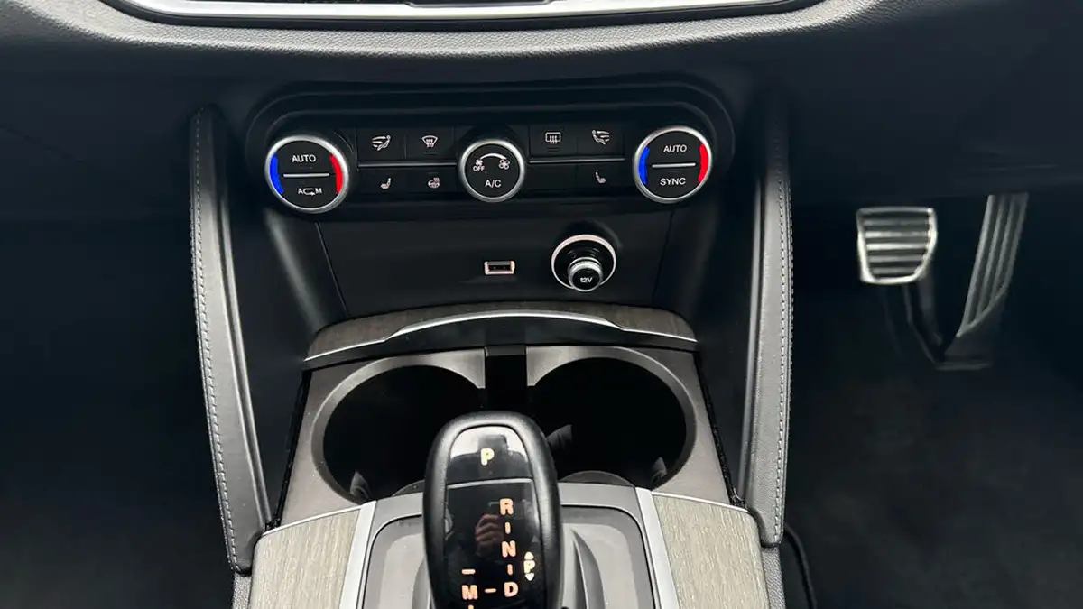 2017-alfa-romeo-stelvio-22td-milano-big-20